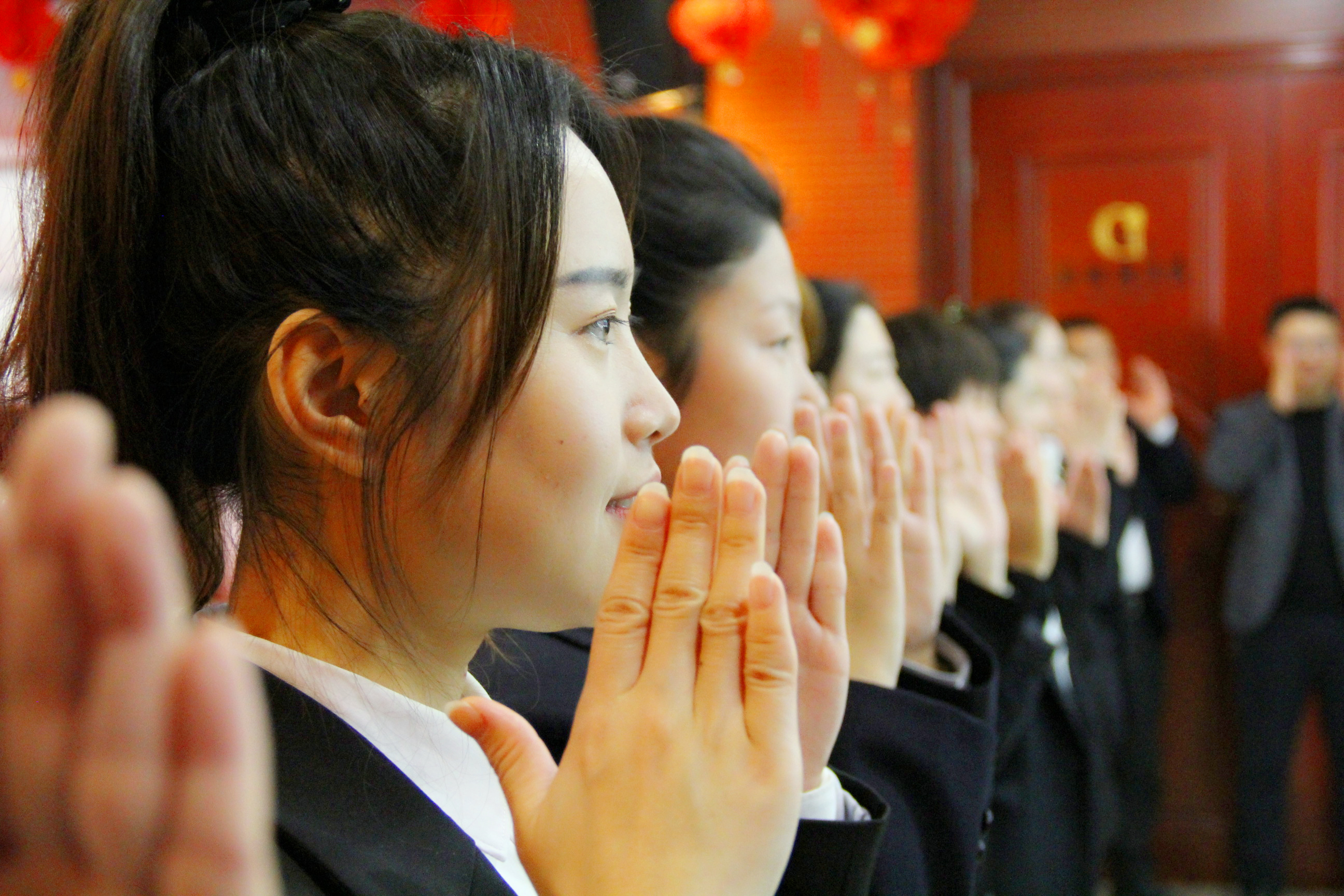 全面提升服務(wù)質(zhì)量，樹(shù)立良好企業(yè)文化！
